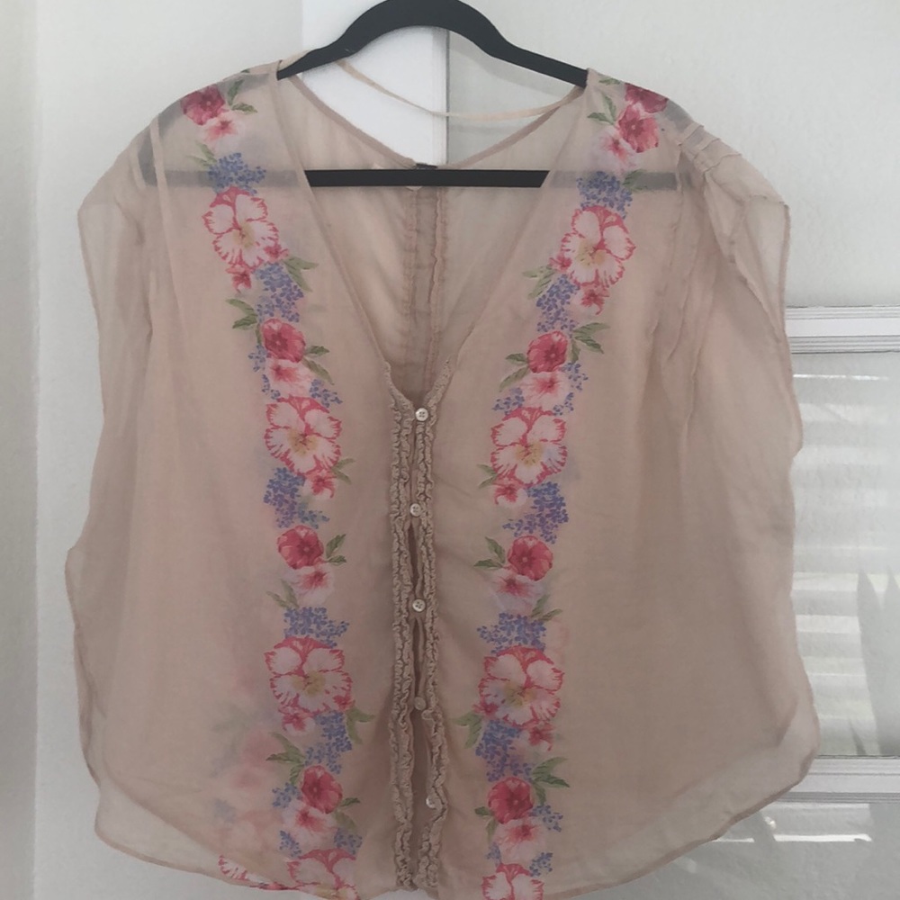 Free People 100% sheer cotton posse fitting blouse. Women’s medium